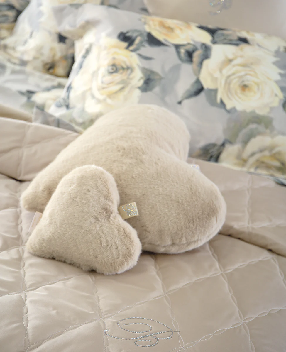 Bluvi Heart Cushion - Image 2