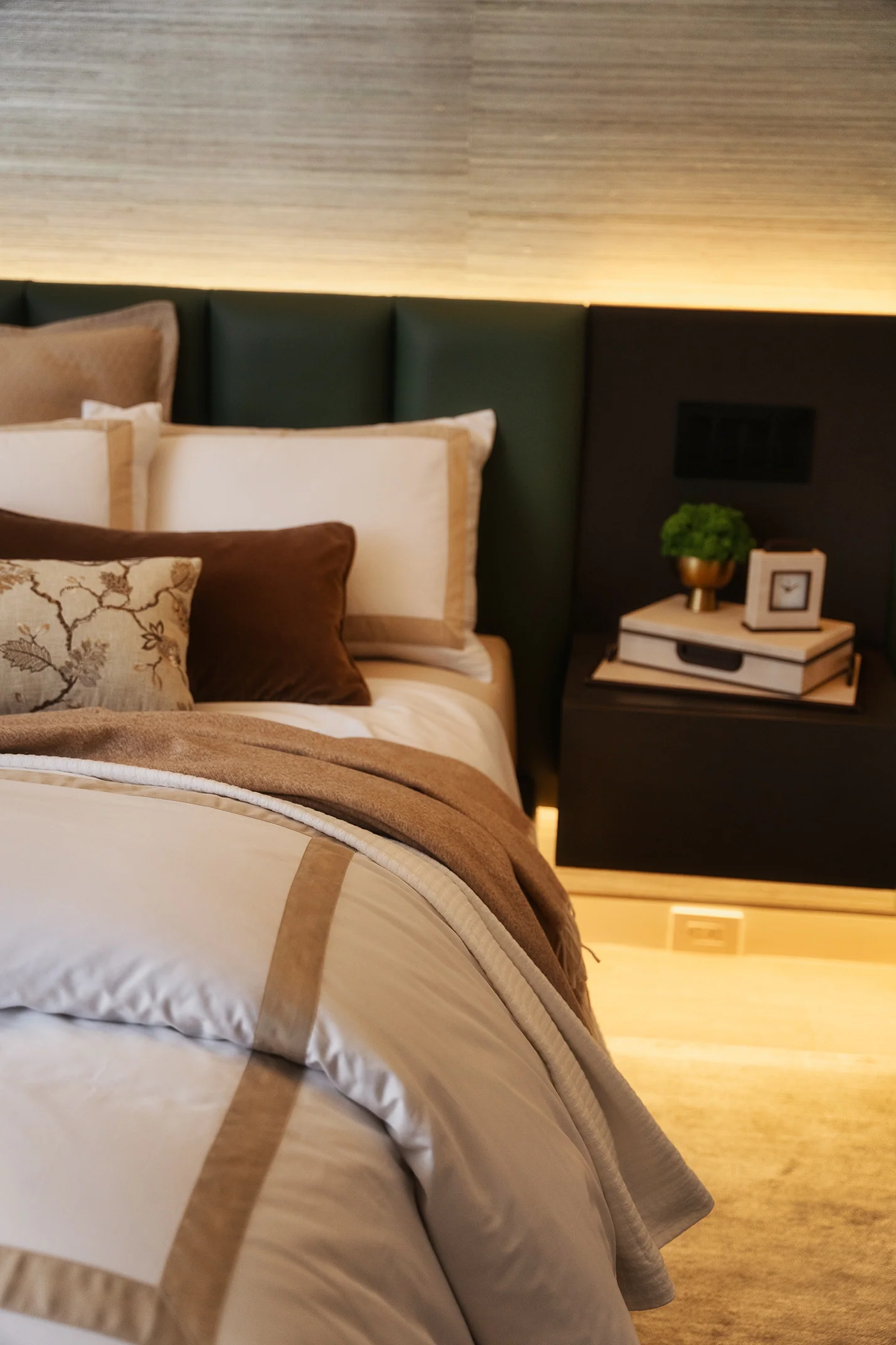 DH Classic Hotel Sham - Pearl - Image 5