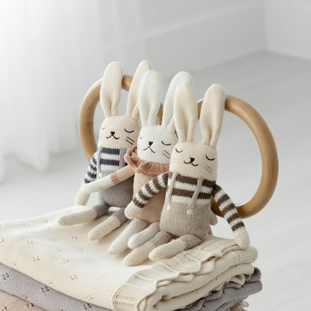 DH Knitted Bunnies - Image 2