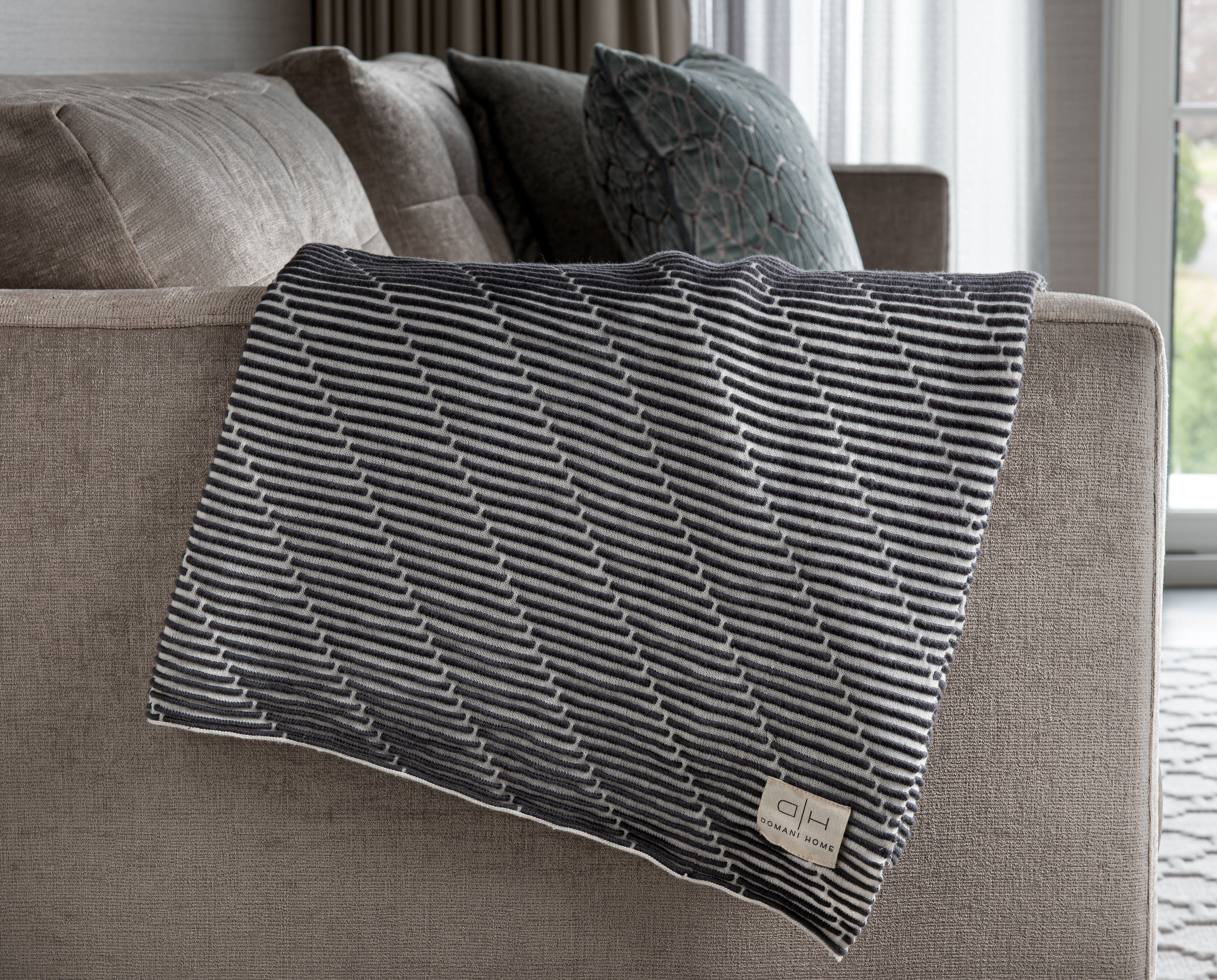 DH Linear Throw - Image 3