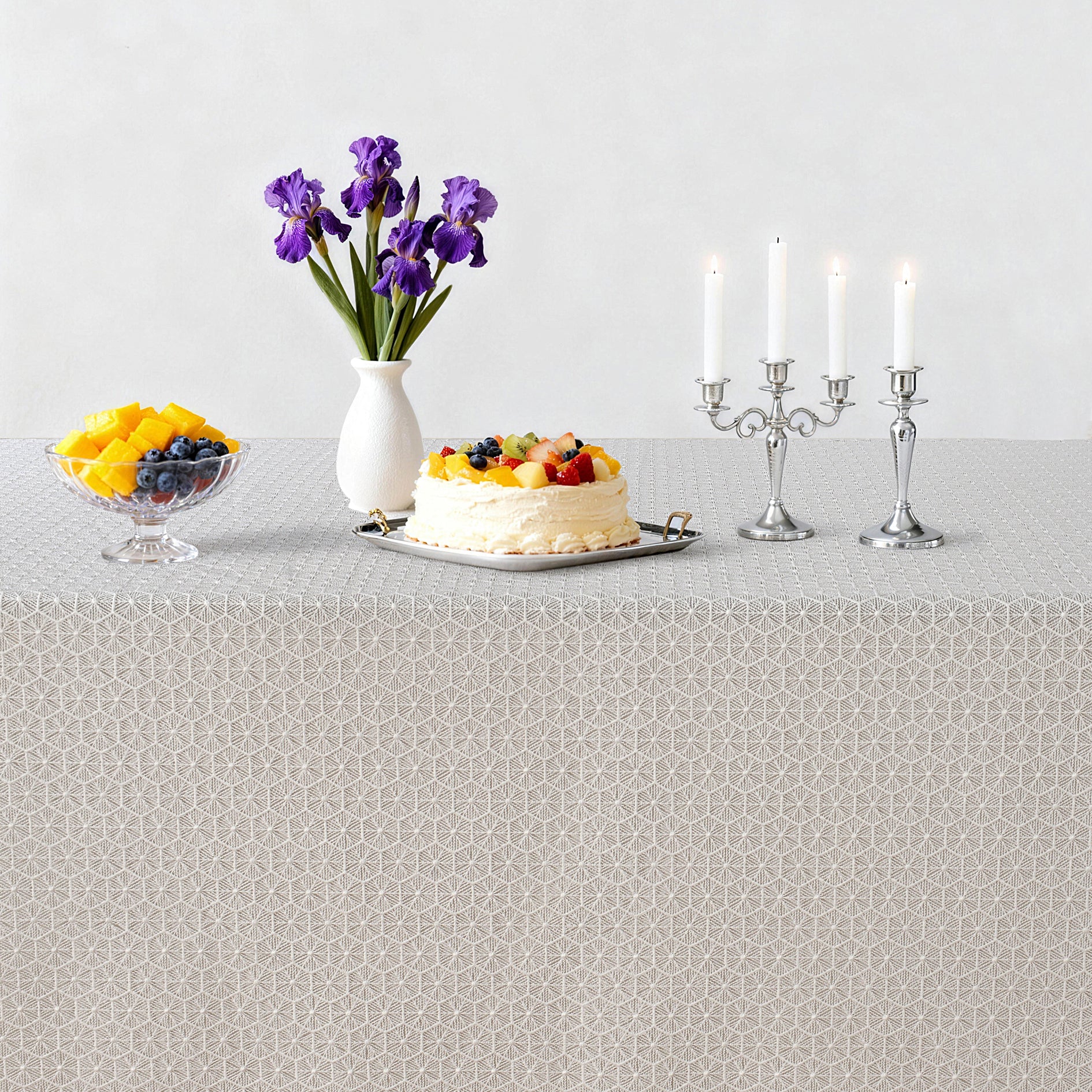 Halder White Lined Tablecloth - Image 2