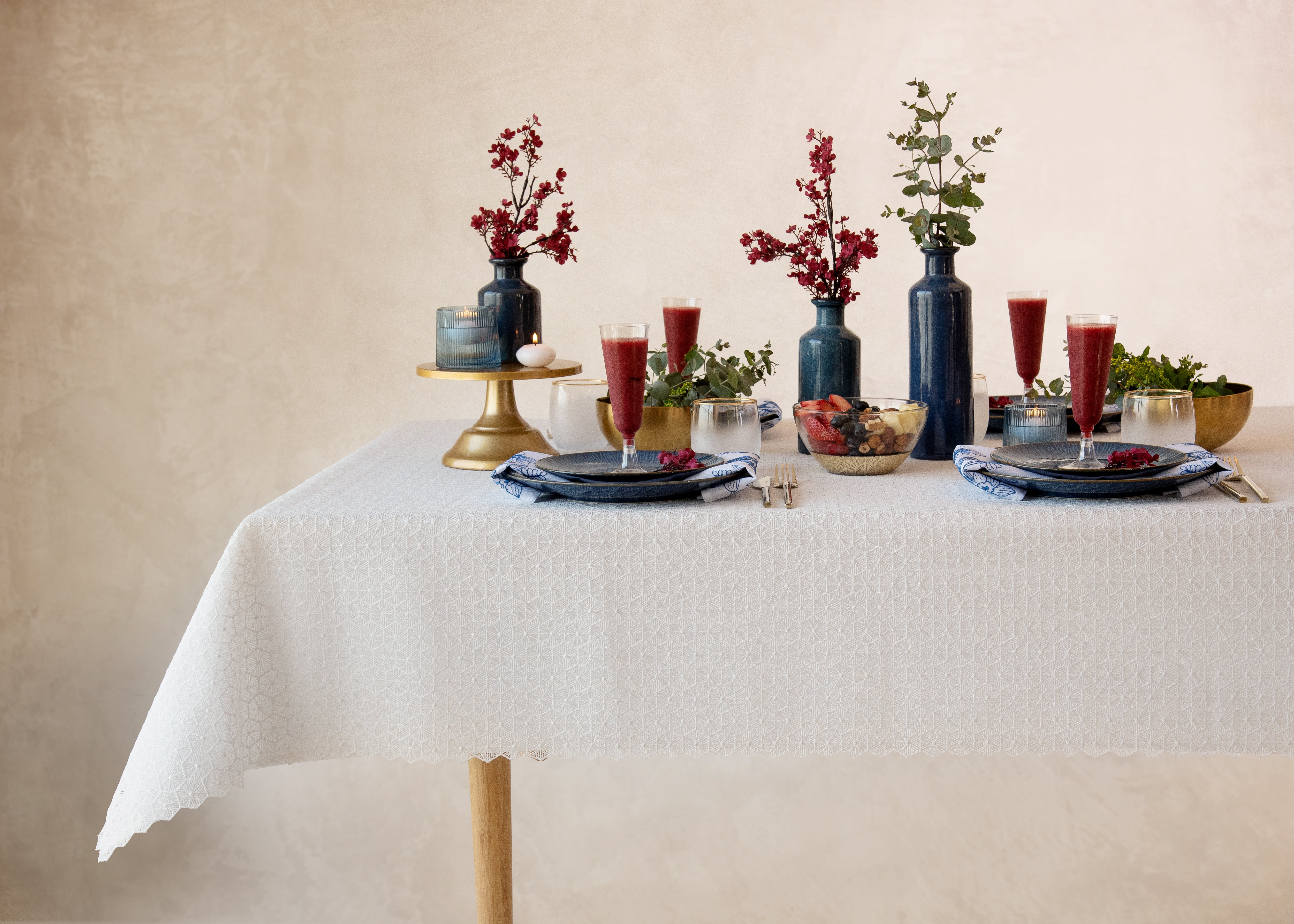 Halder White Lined Tablecloth - Image 7