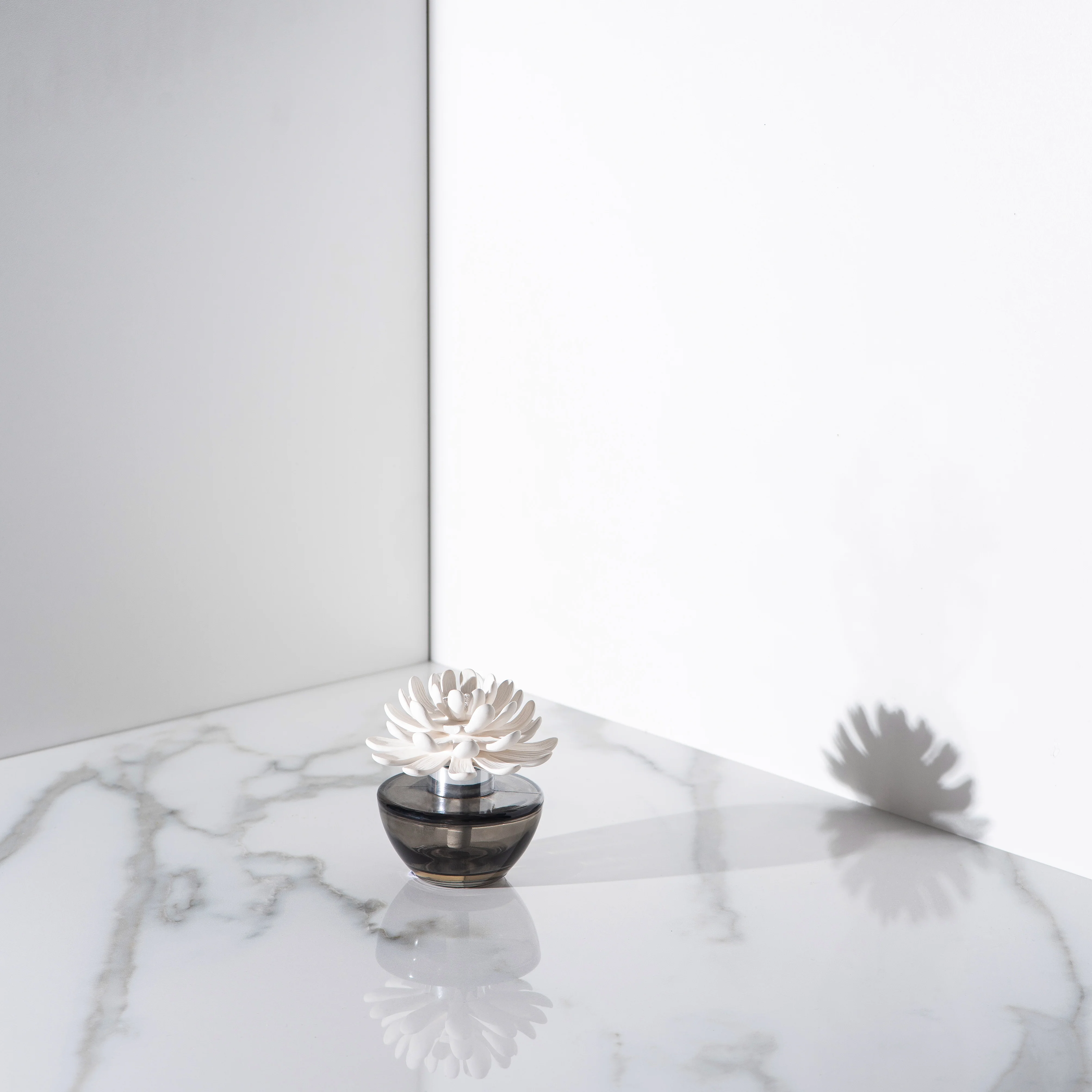 Zodax Illuminaria Porcelain Diffuser - Image 3