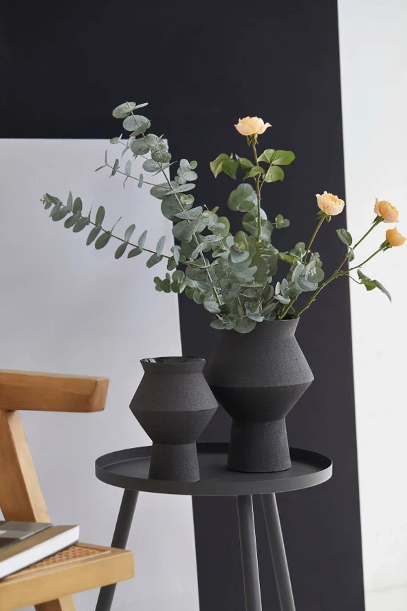 Jaggy Black Ceramic Vase - Image 2