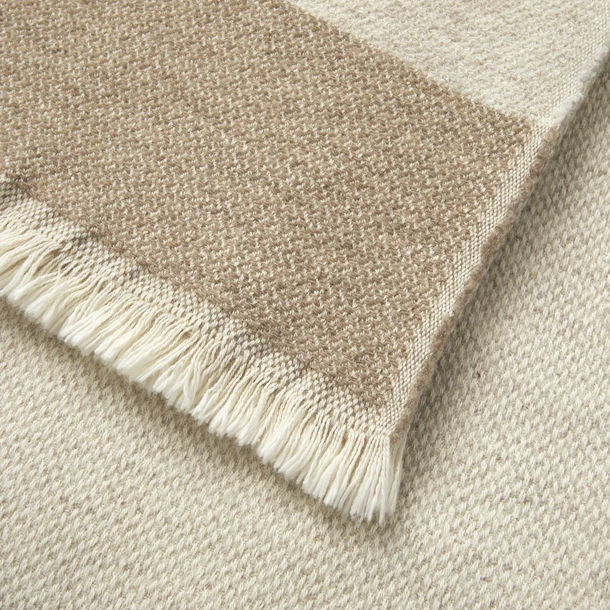 Hugo Boss Loop Throw - Image 3