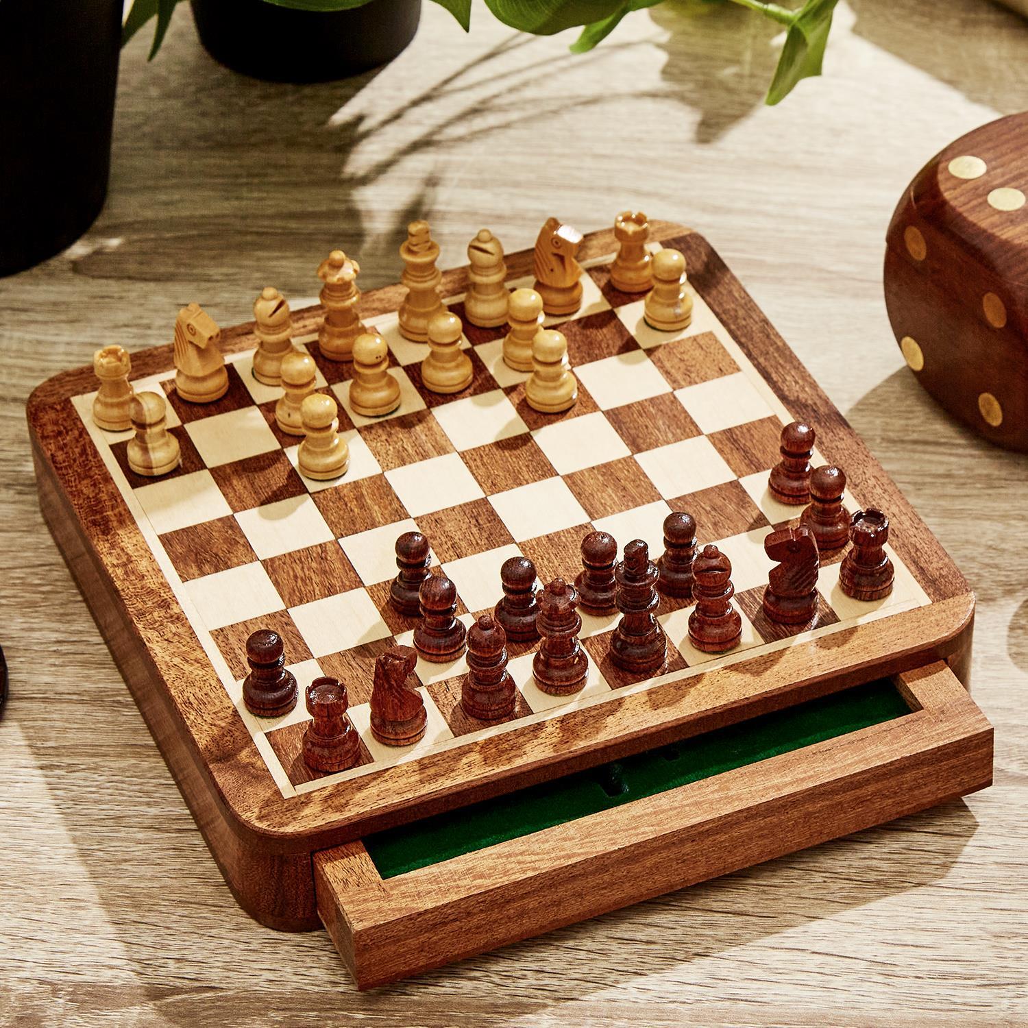 Magnetic Chess Set in Wooden Box - Image 2