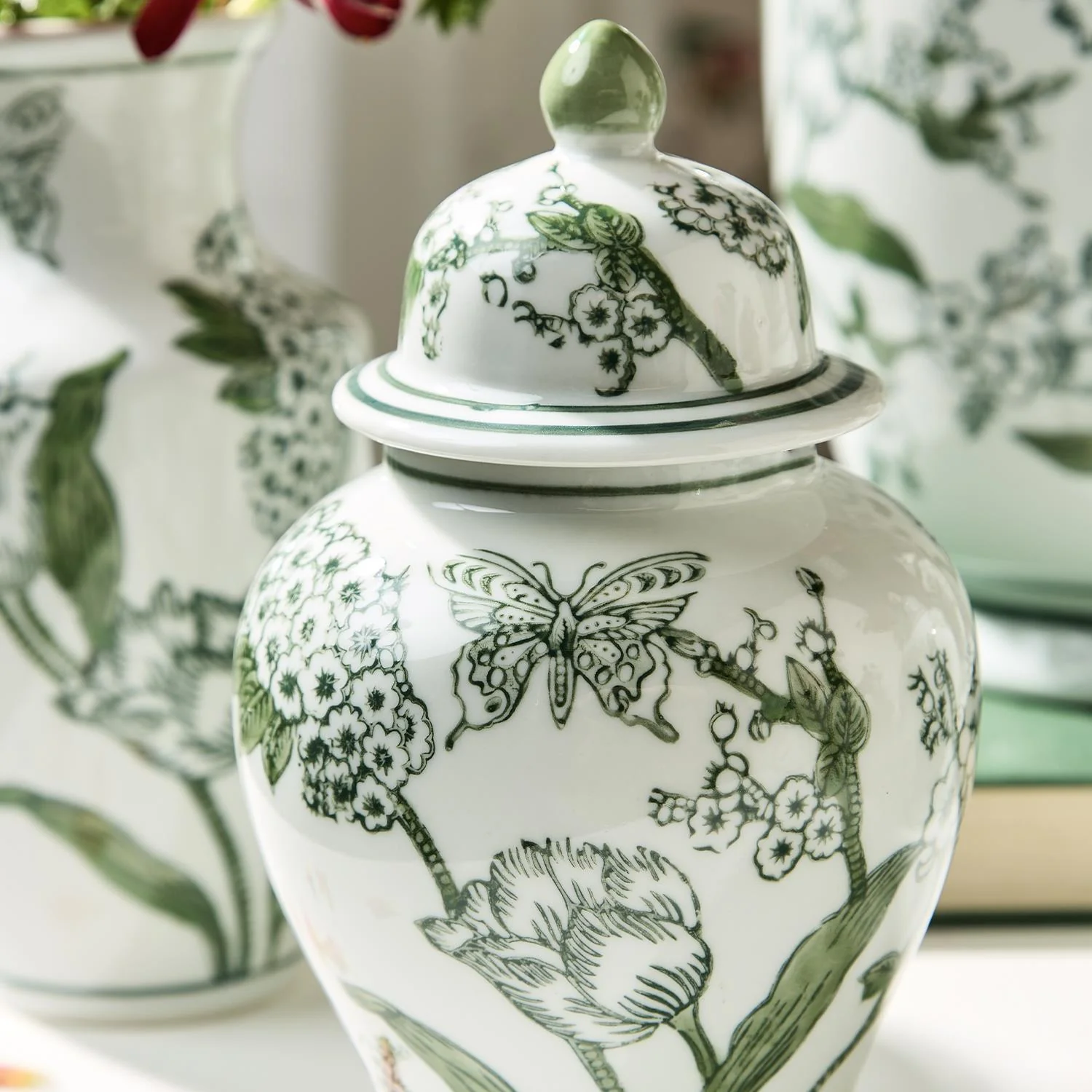 Green and White Chinoiserie Jar with Lid - Image 5