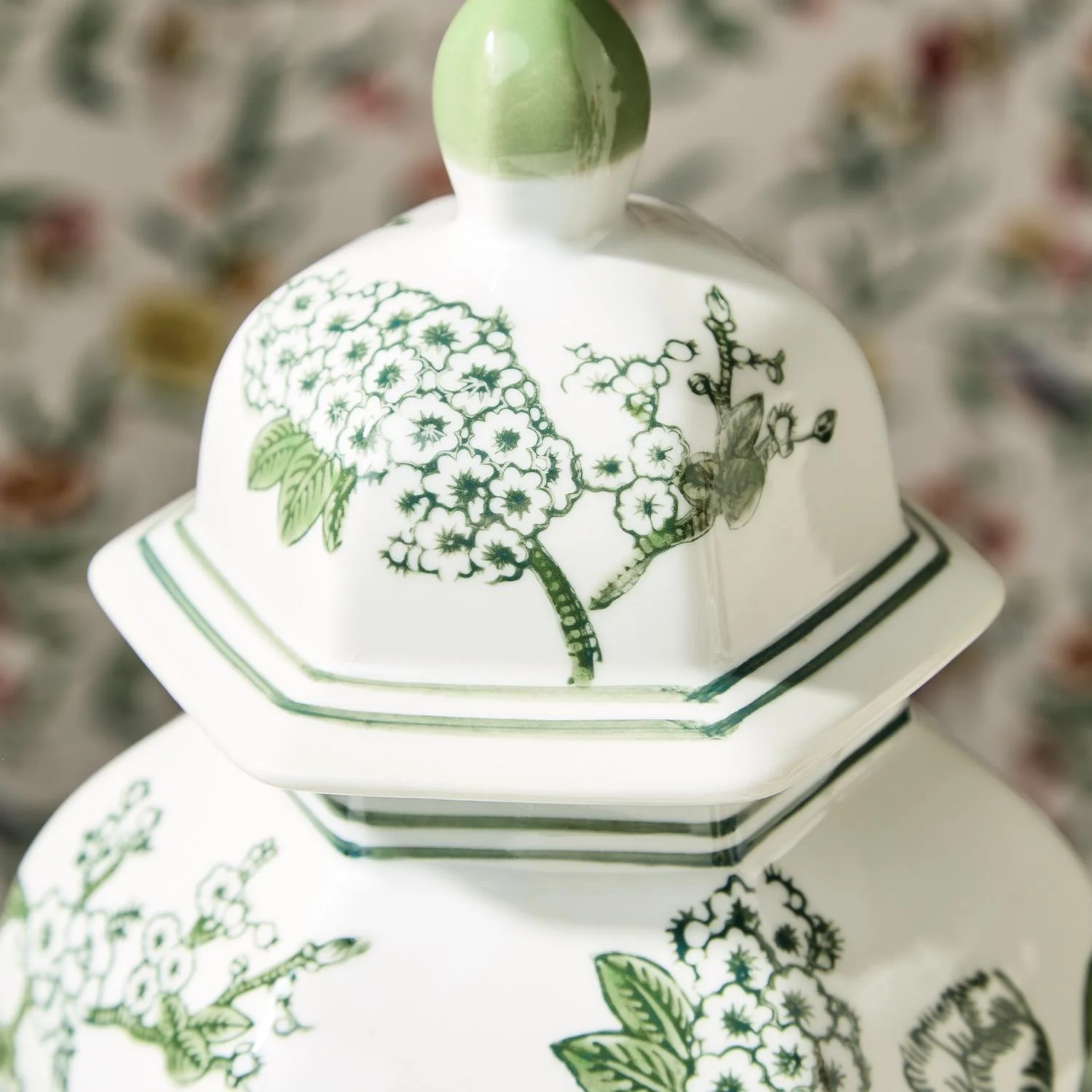 Green and White Chinoiserie Jar with Lid - Image 8