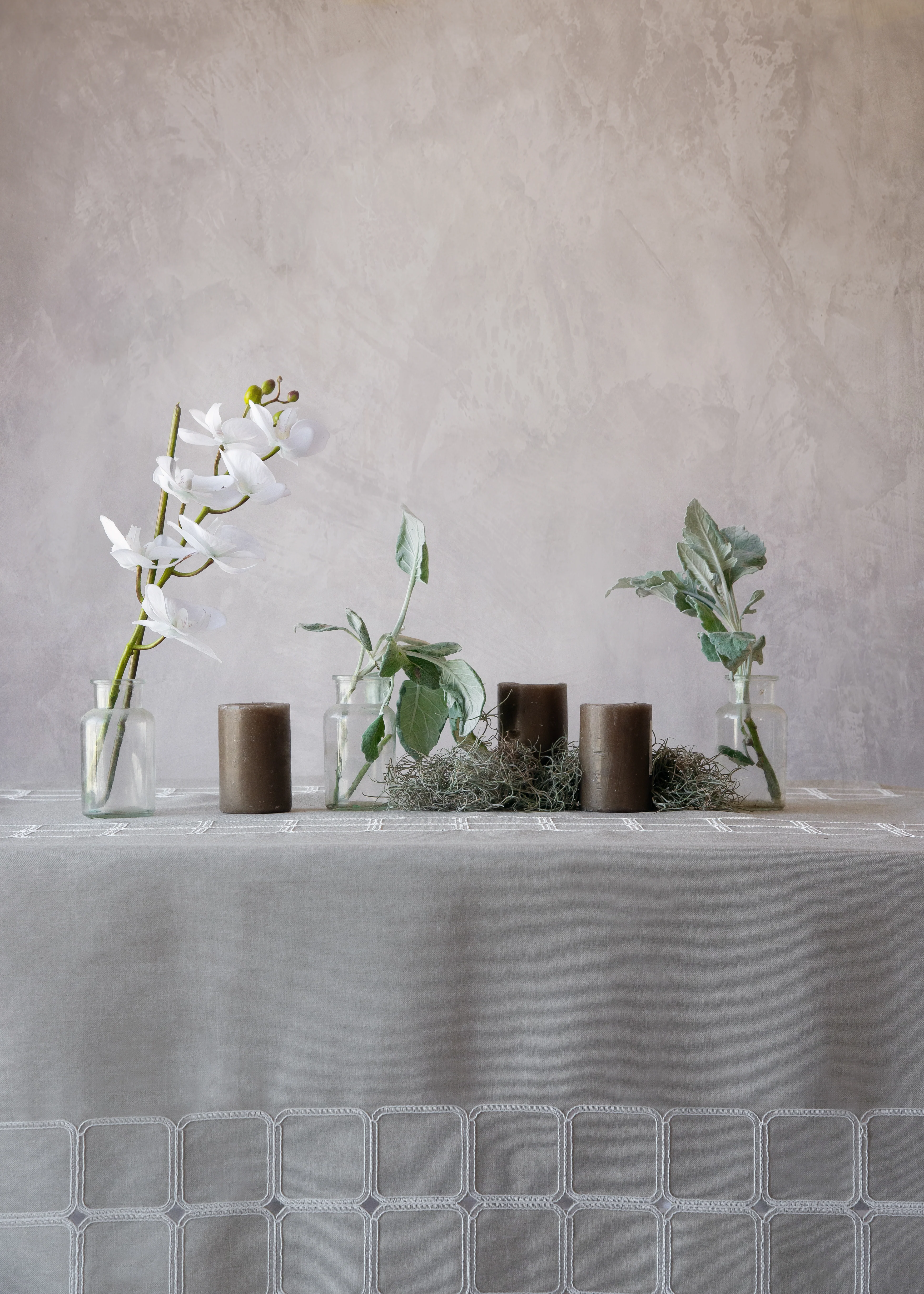 Sarrel Grey Tablecloth - Image 4