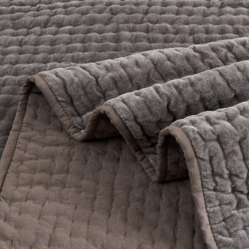 Tamara Velvet Quilt Set - Image 3